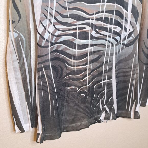 Manon USA Long Sleeve Printed Top Size M Lightweight Stretch - Picture 7 of 8